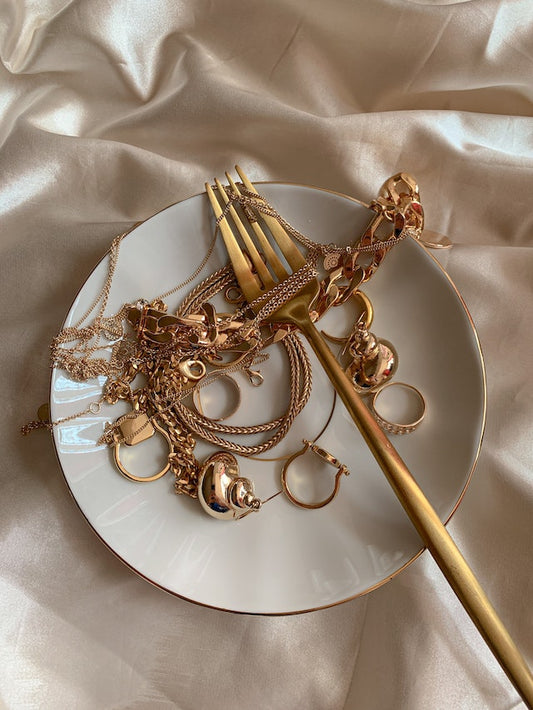 8 Essential Jewelry Pieces Every Woman Should Own: Timeless and Versatile Accessories to Enhance Your Collection