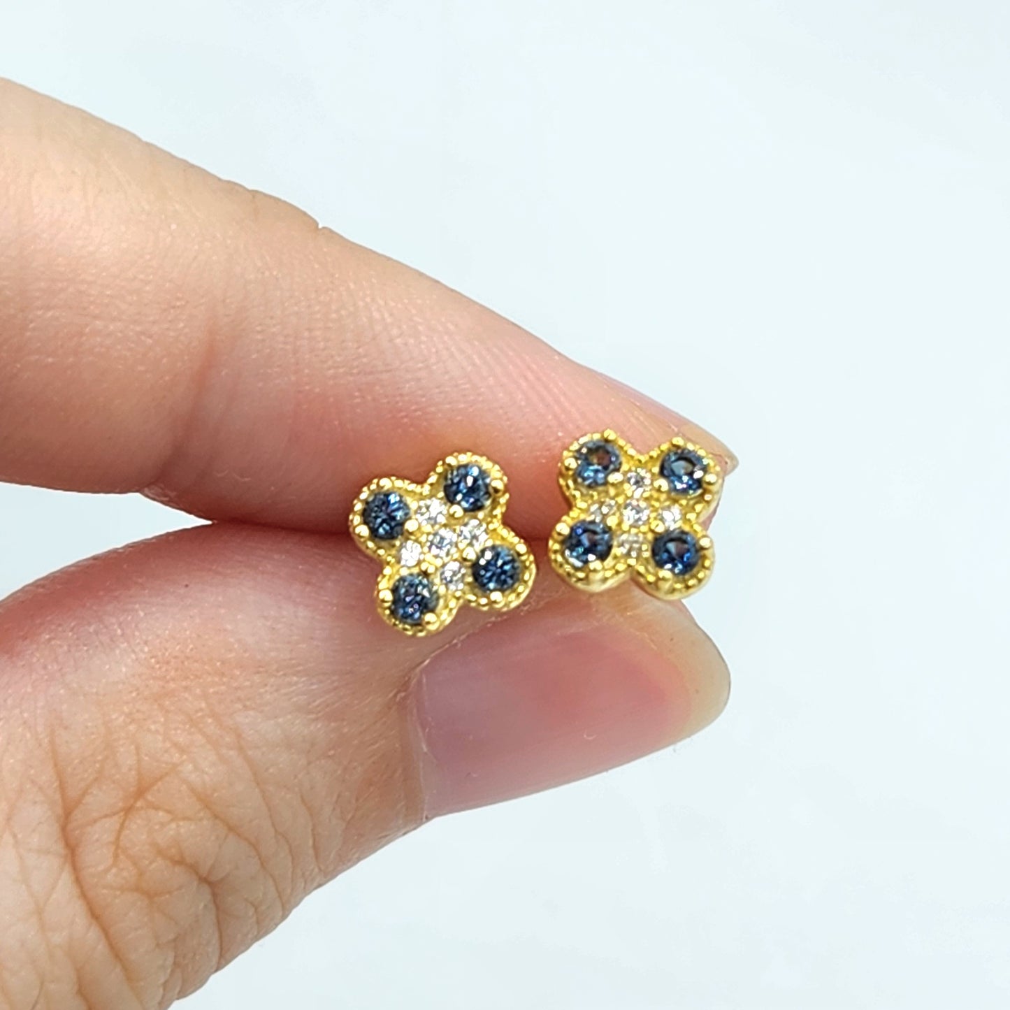 Clover Bluish Grey Spinel Studs
