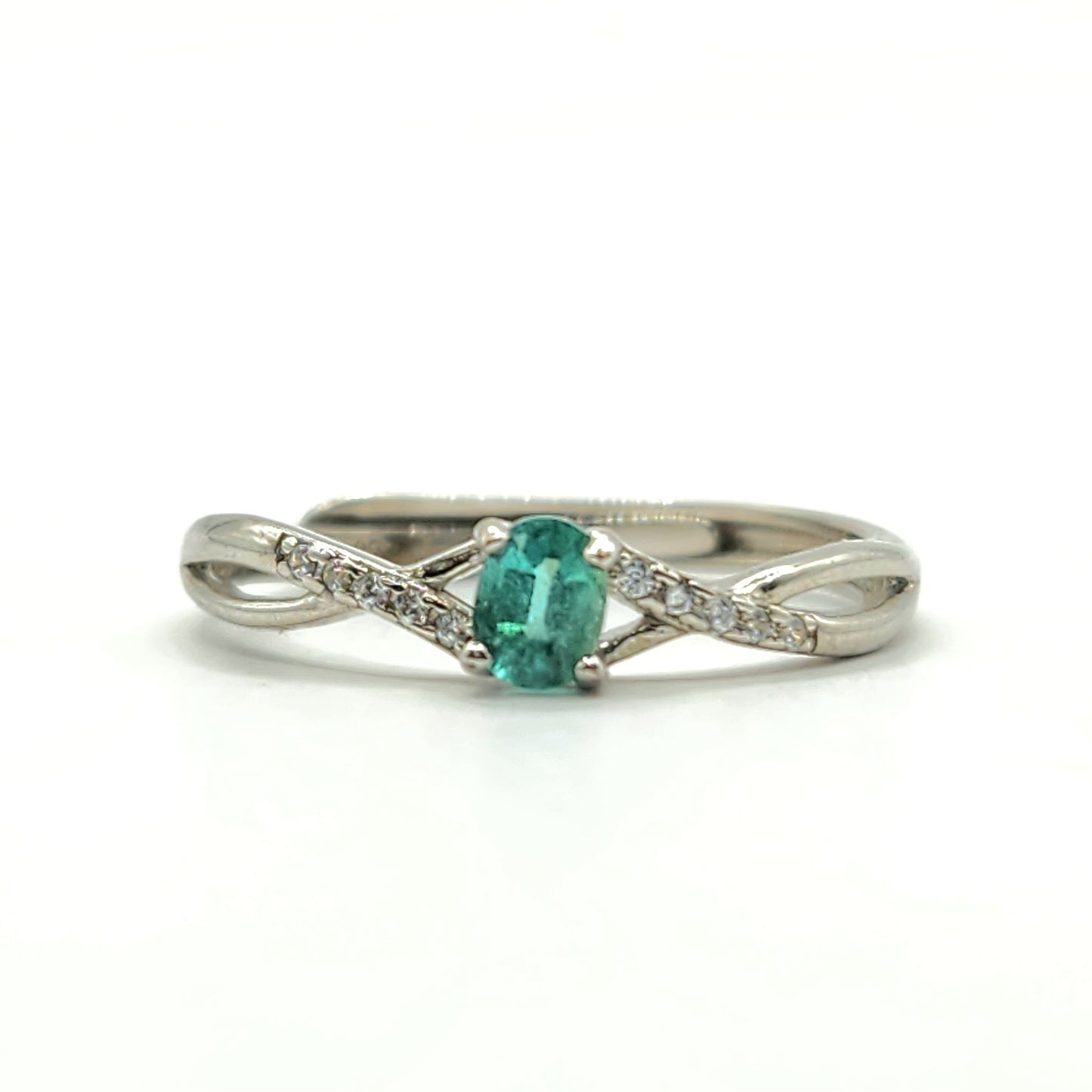 Petite Cross Cross Emerald Ring