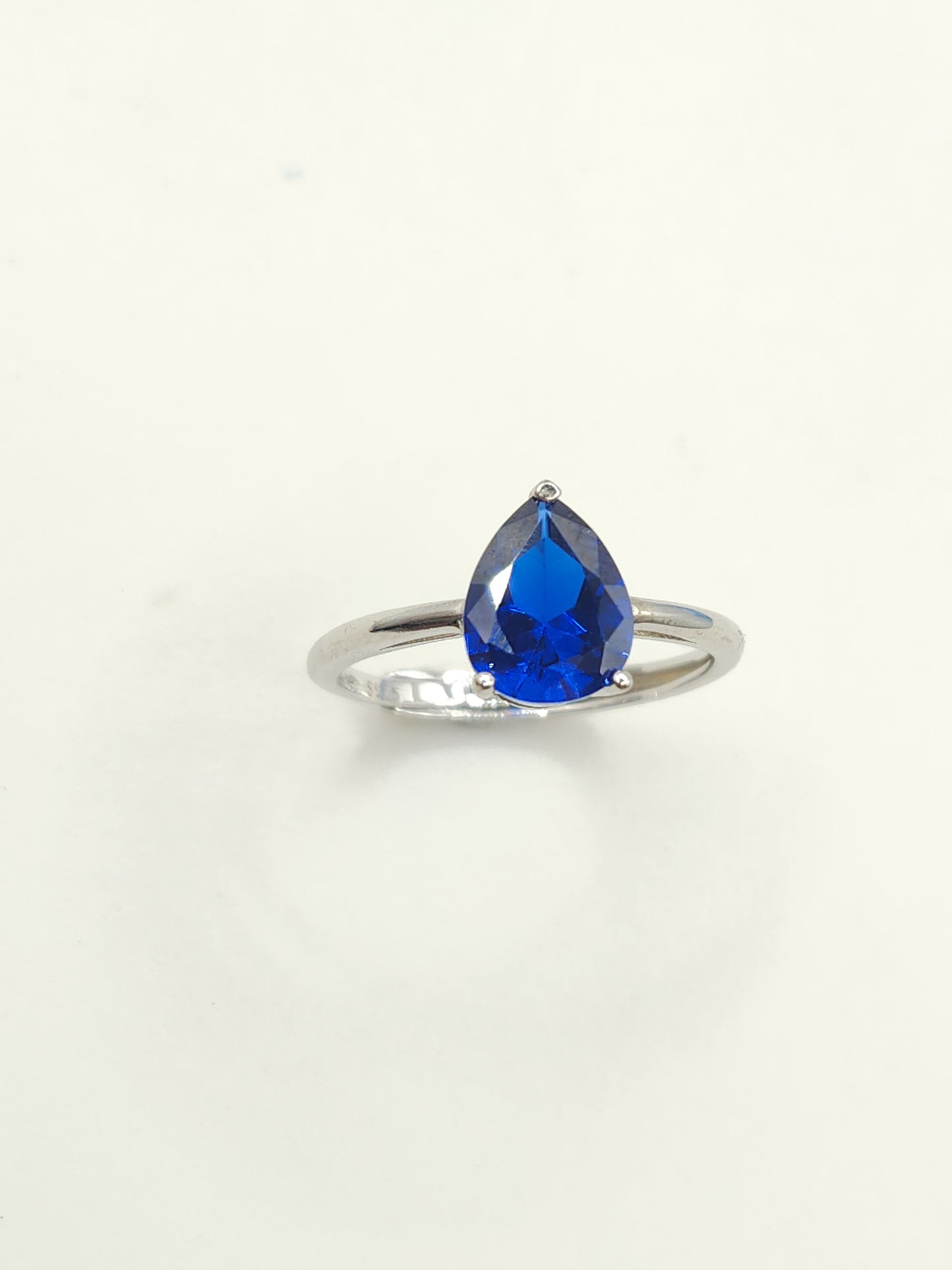 2 Carat Teardrop Sapphire Rings