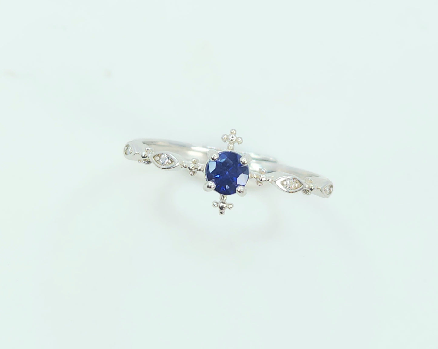 Round Sapphire Rings