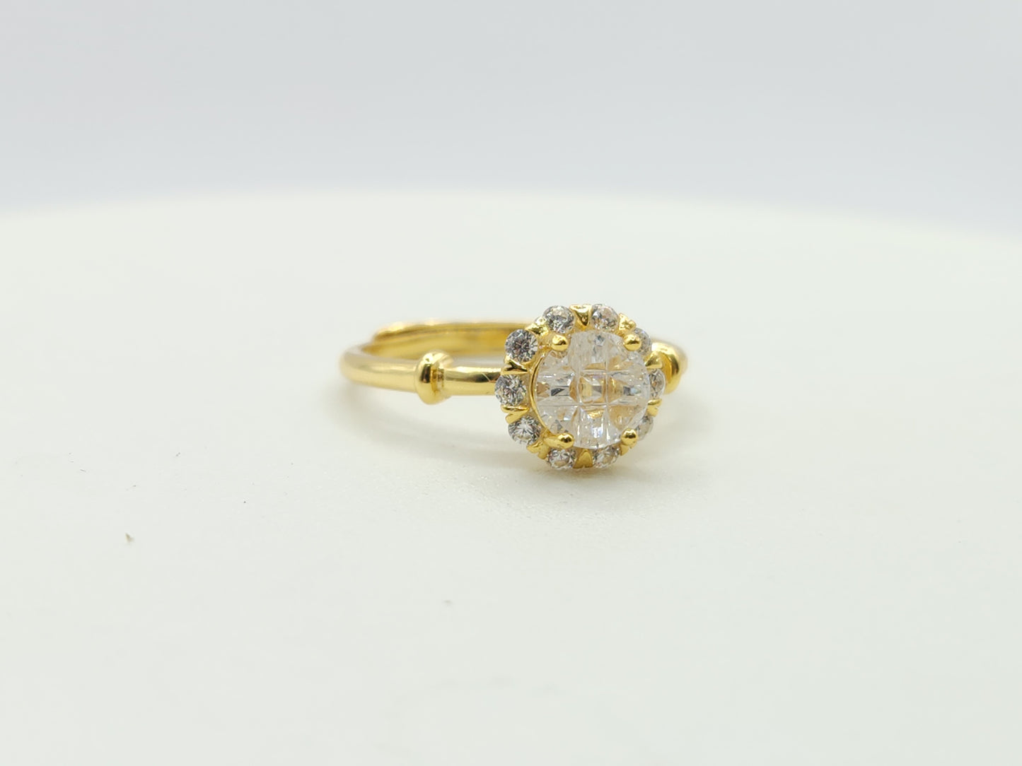 Diamond Simulant Unique Cut Ring