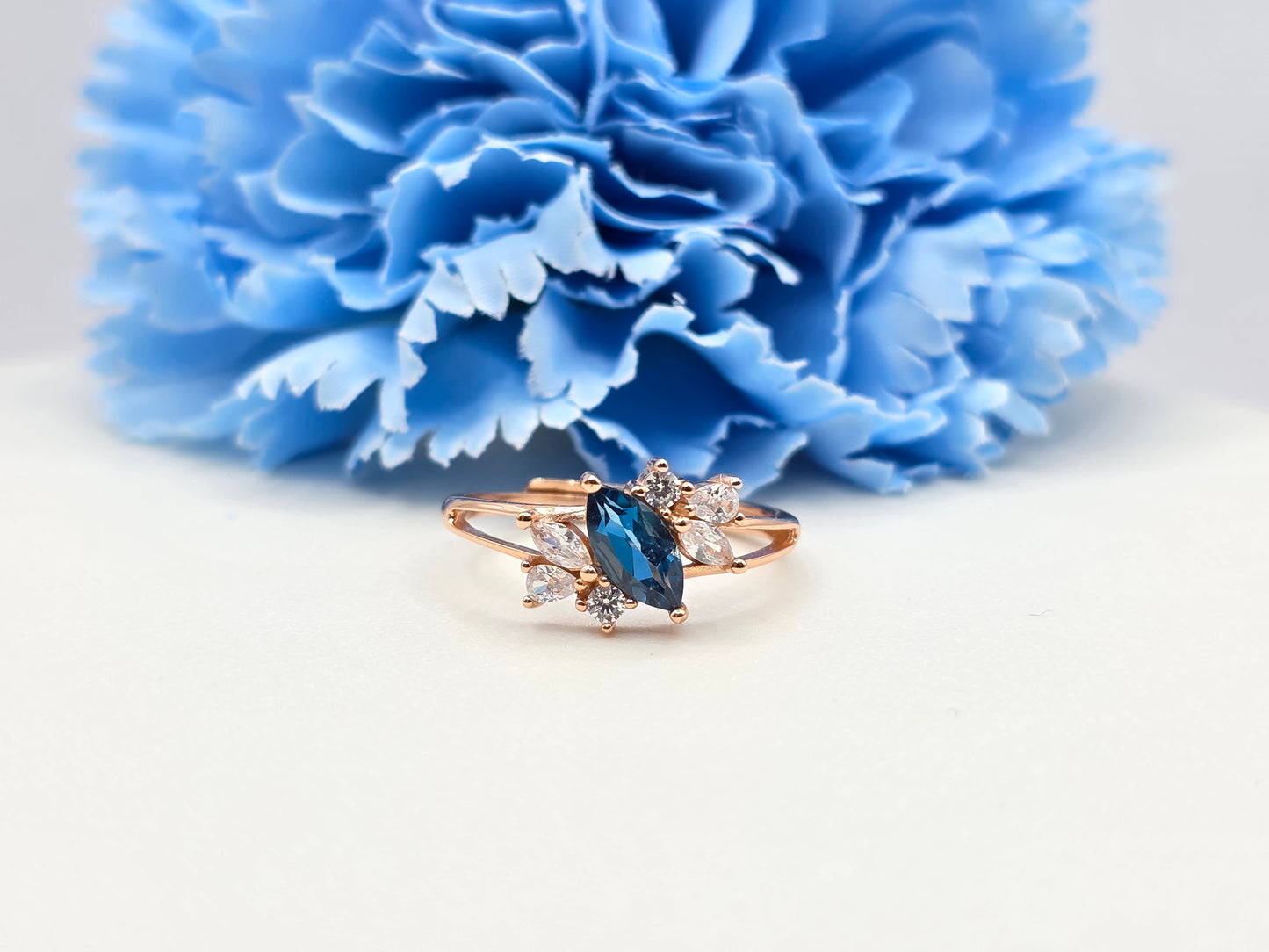 Luna// Gemstone cluster ring
