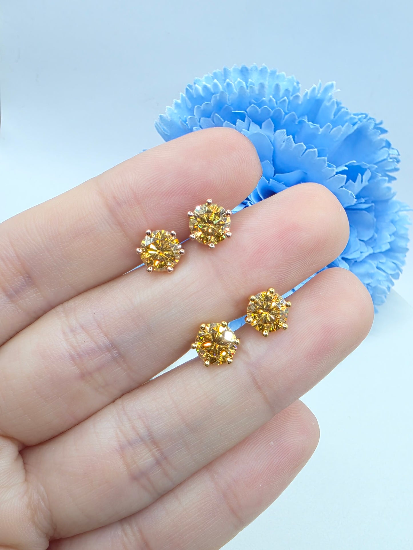 Classic 1 Carat 6 Prong Moissanite Studs