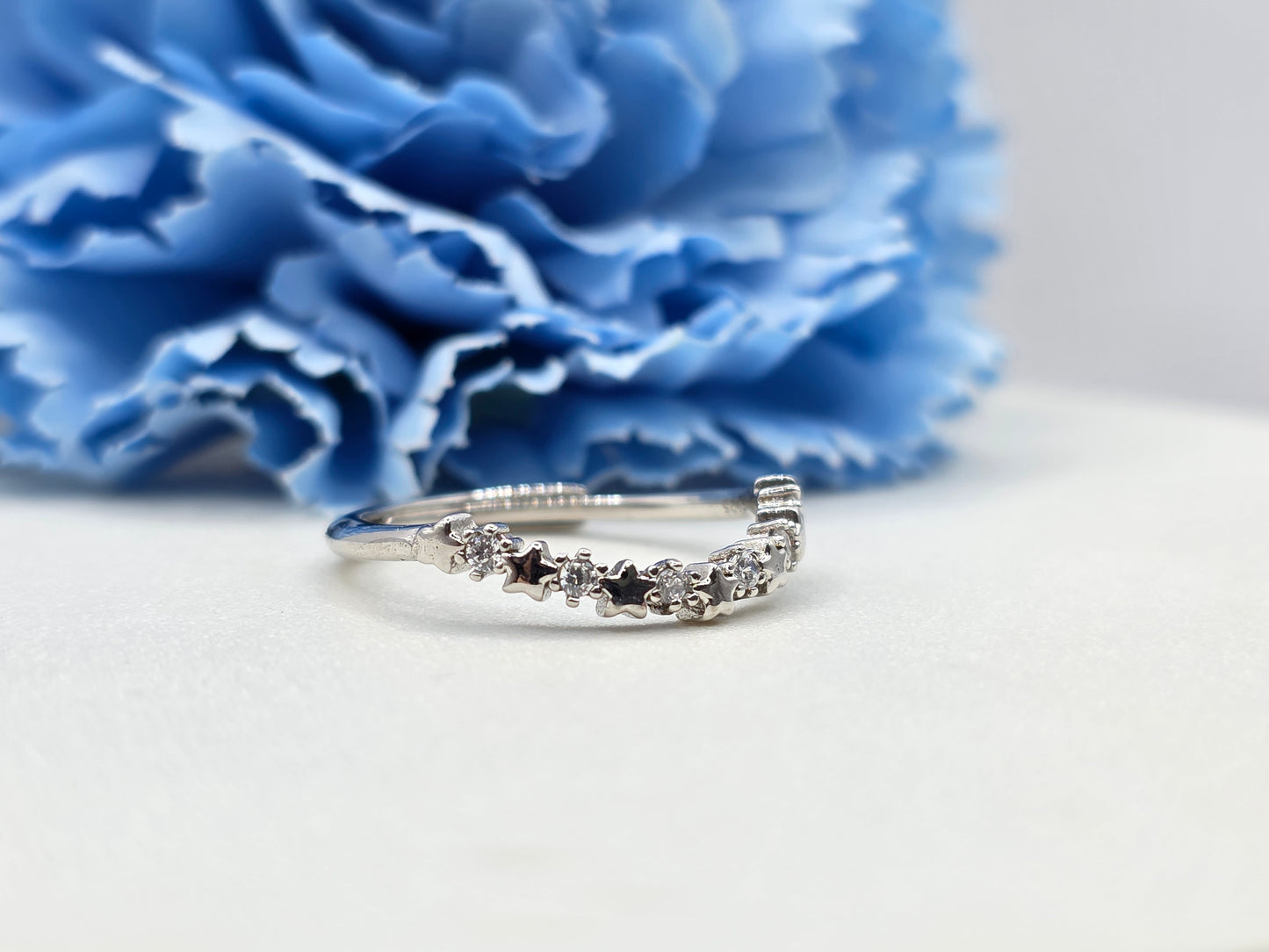 Start curved Stacker Ring