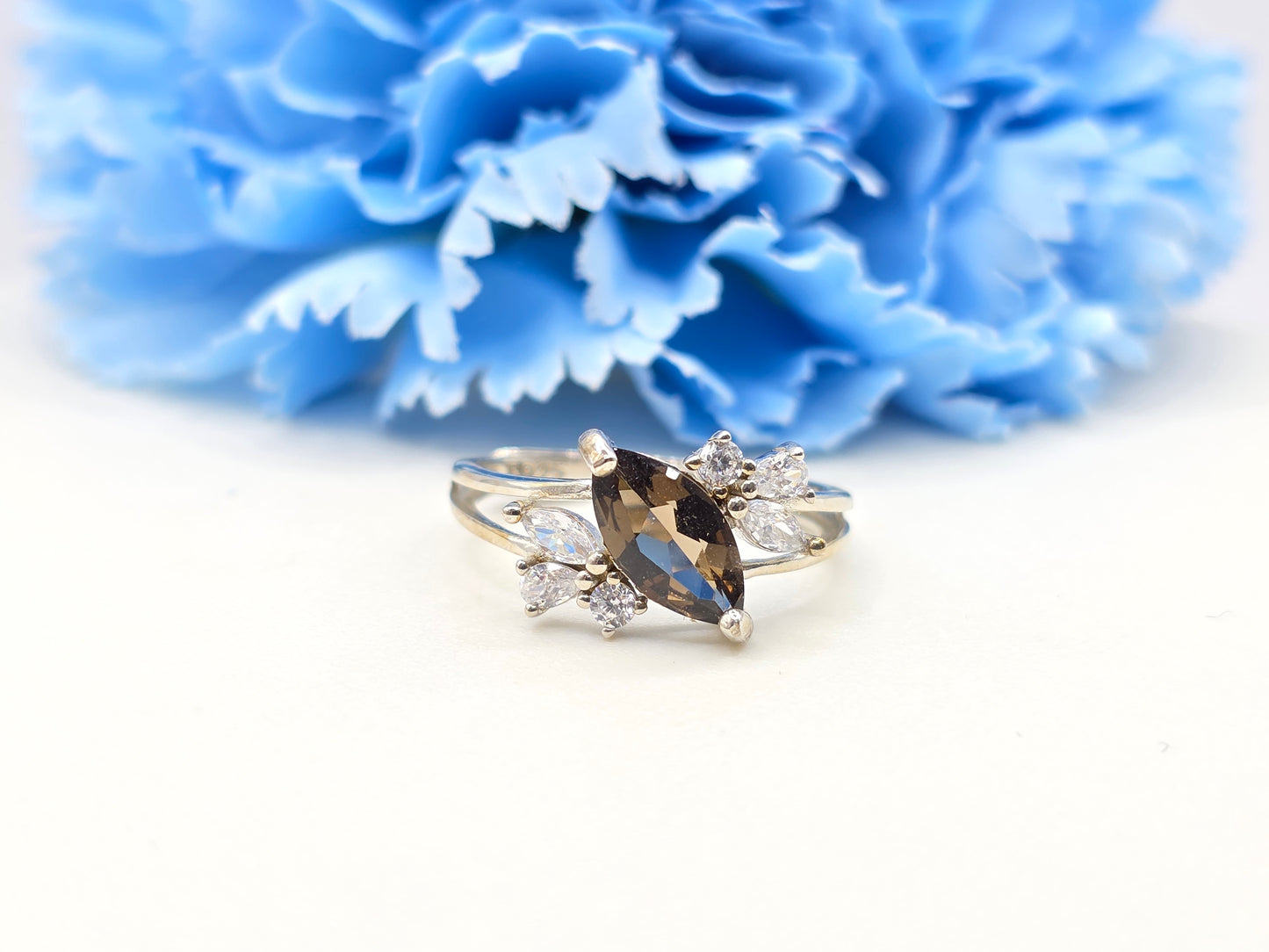 Luna// Gemstone cluster ring