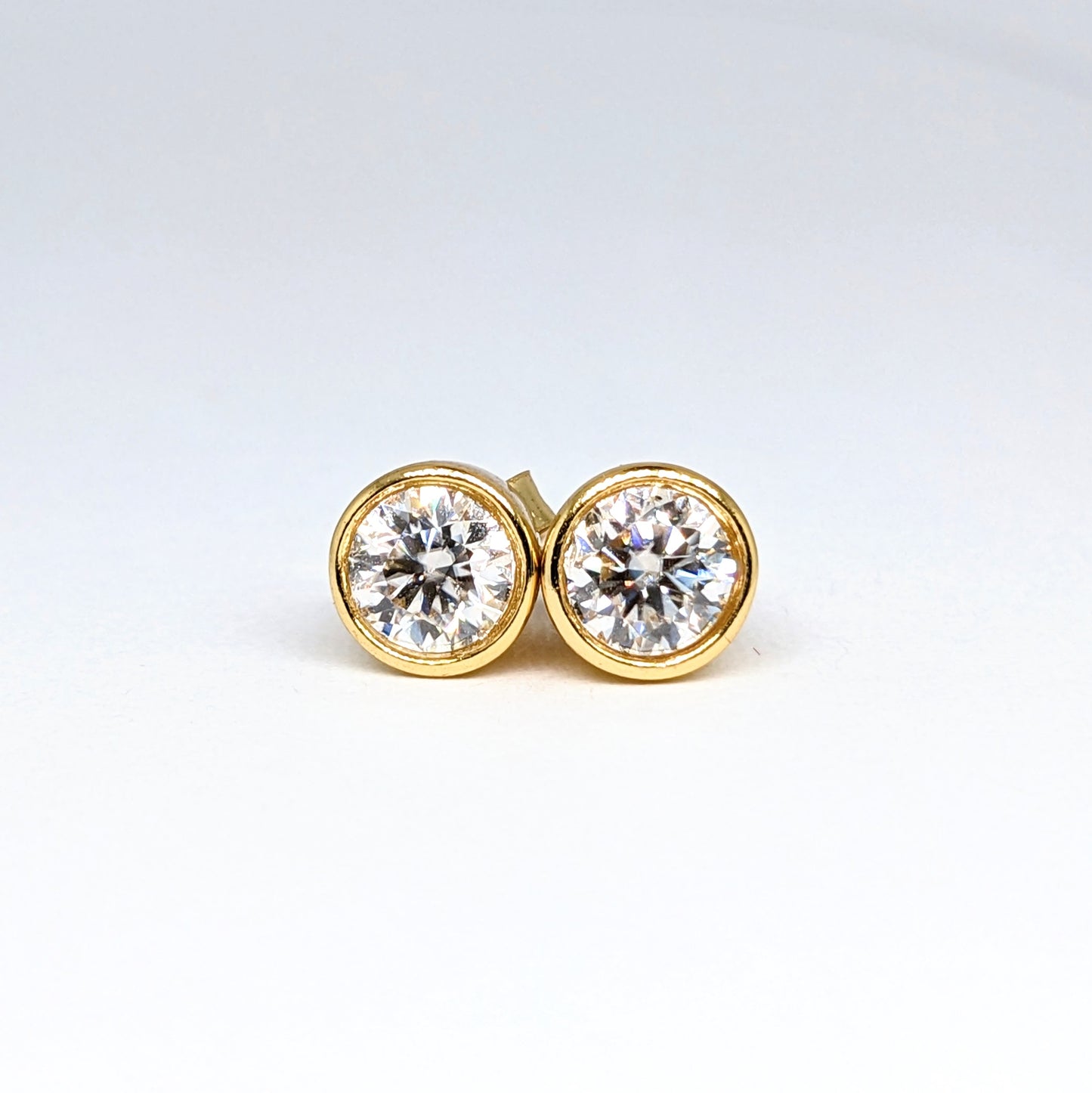 0.5ct/1ct White Moissanite Round Bezel Studs