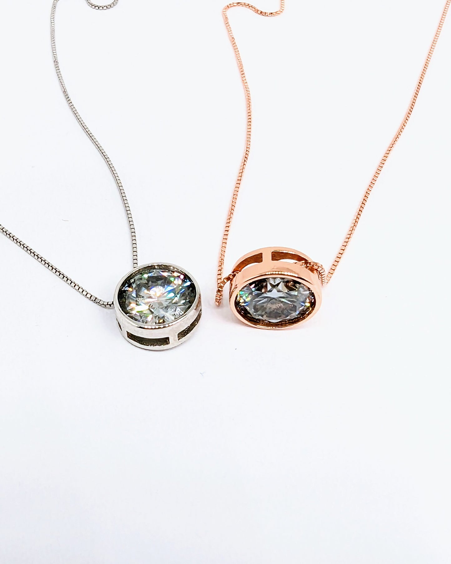 2 Carat Round White Moissanite Bezel Necklace in S925 Gold Vermeil