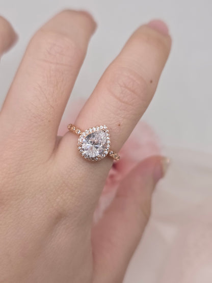 2 Carat teardrop diamond Simulant