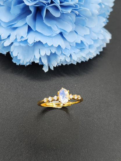 Moonstone Ring Yellow Gold