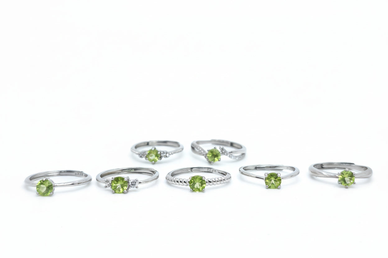 Natural Round 0.5 Carat Green Peridot Ring White Gold in S925 Demi Fine Ring
