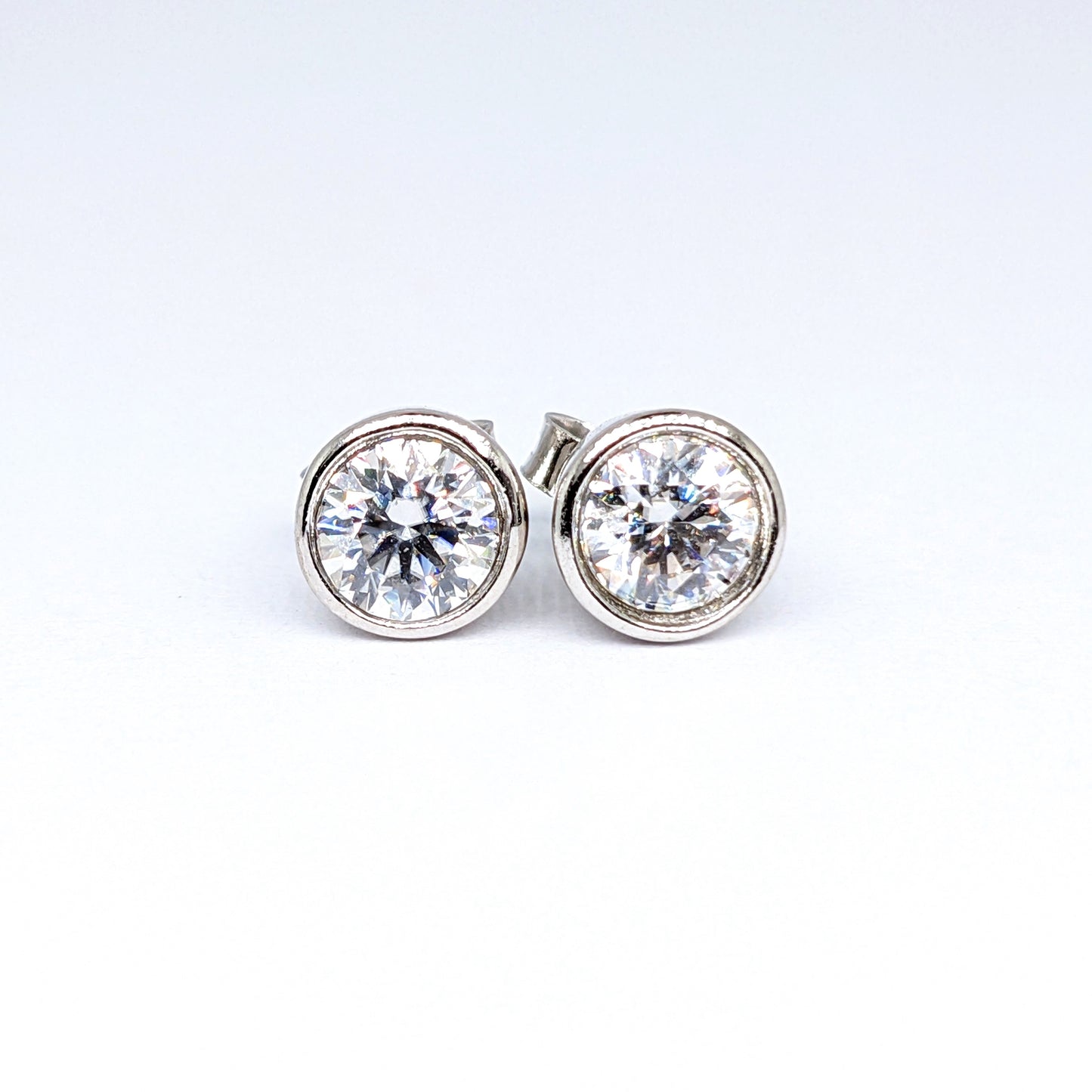 0.5ct/1ct White Moissanite Round Bezel Studs