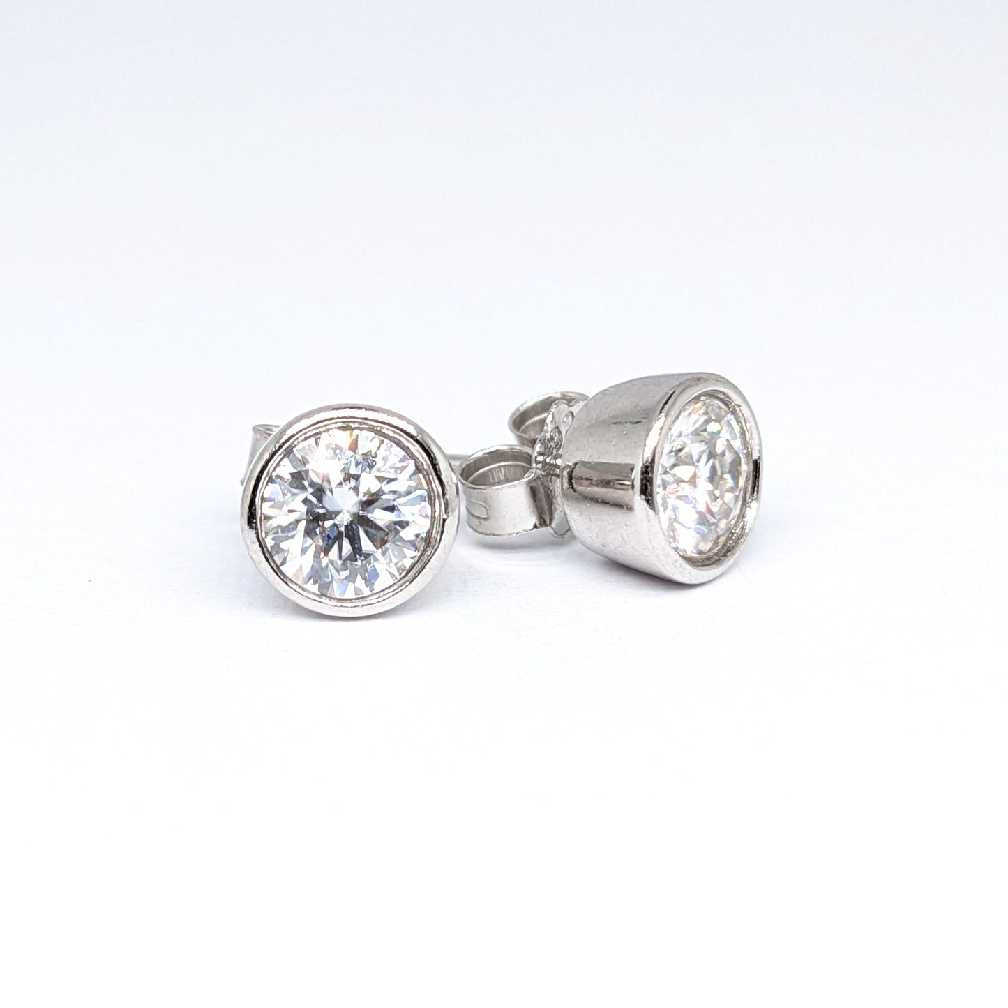 0.5ct/1ct White Moissanite Round Bezel Studs