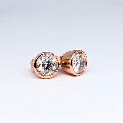 0.5ct/1ct White Moissanite Round Bezel Studs